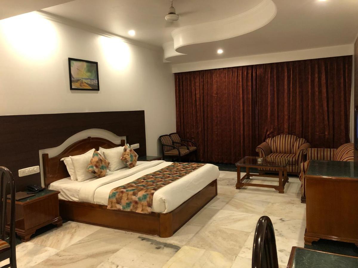 Hotel Lawrence Amritsar Exterior photo